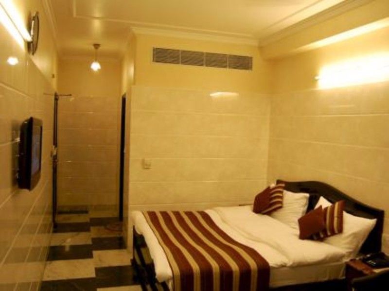 Treebo Trend Singh Sons Karol Bagh Hotel นิวเดลี ภายนอก รูปภาพ