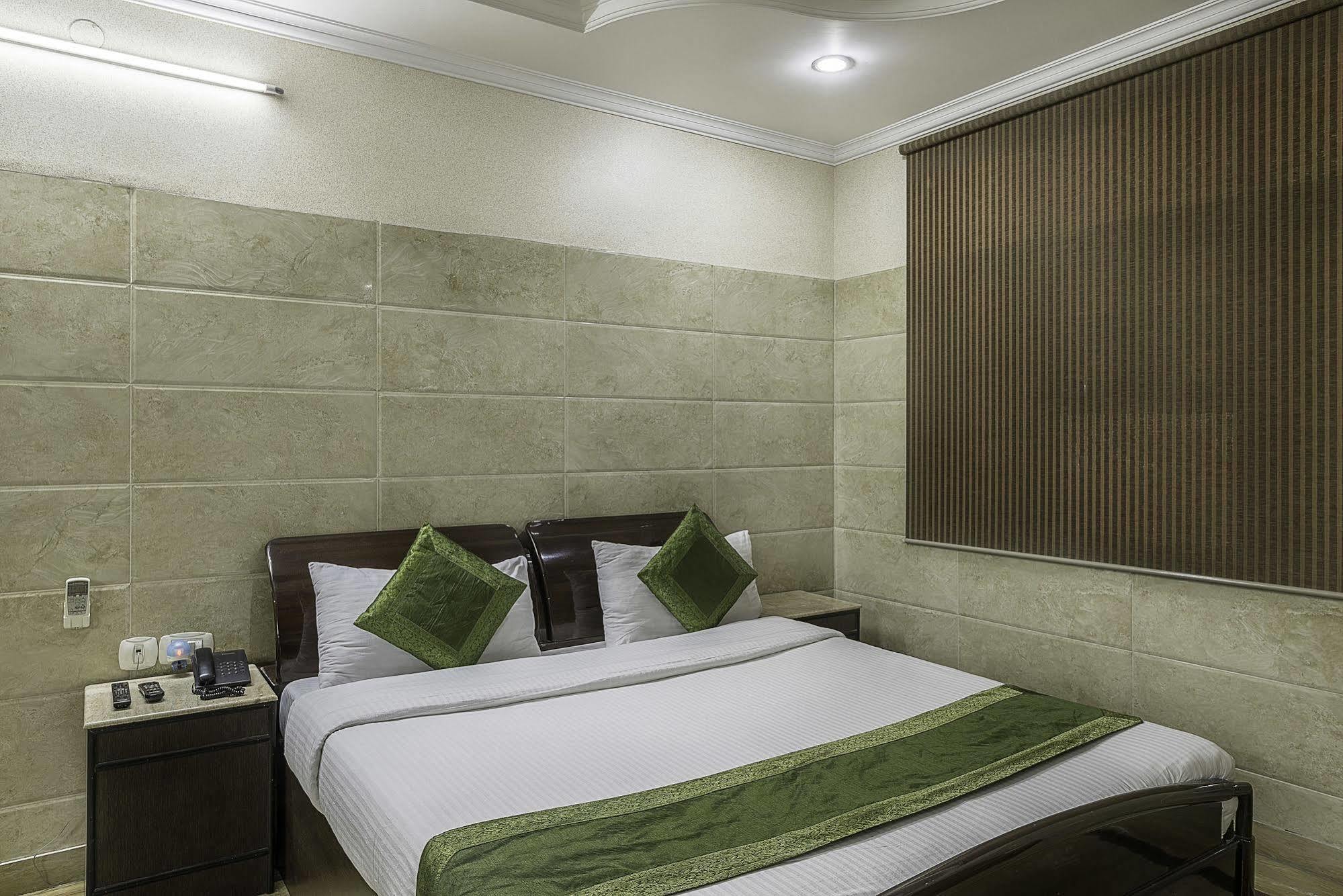 Treebo Trend Singh Sons Karol Bagh Hotel นิวเดลี ภายนอก รูปภาพ