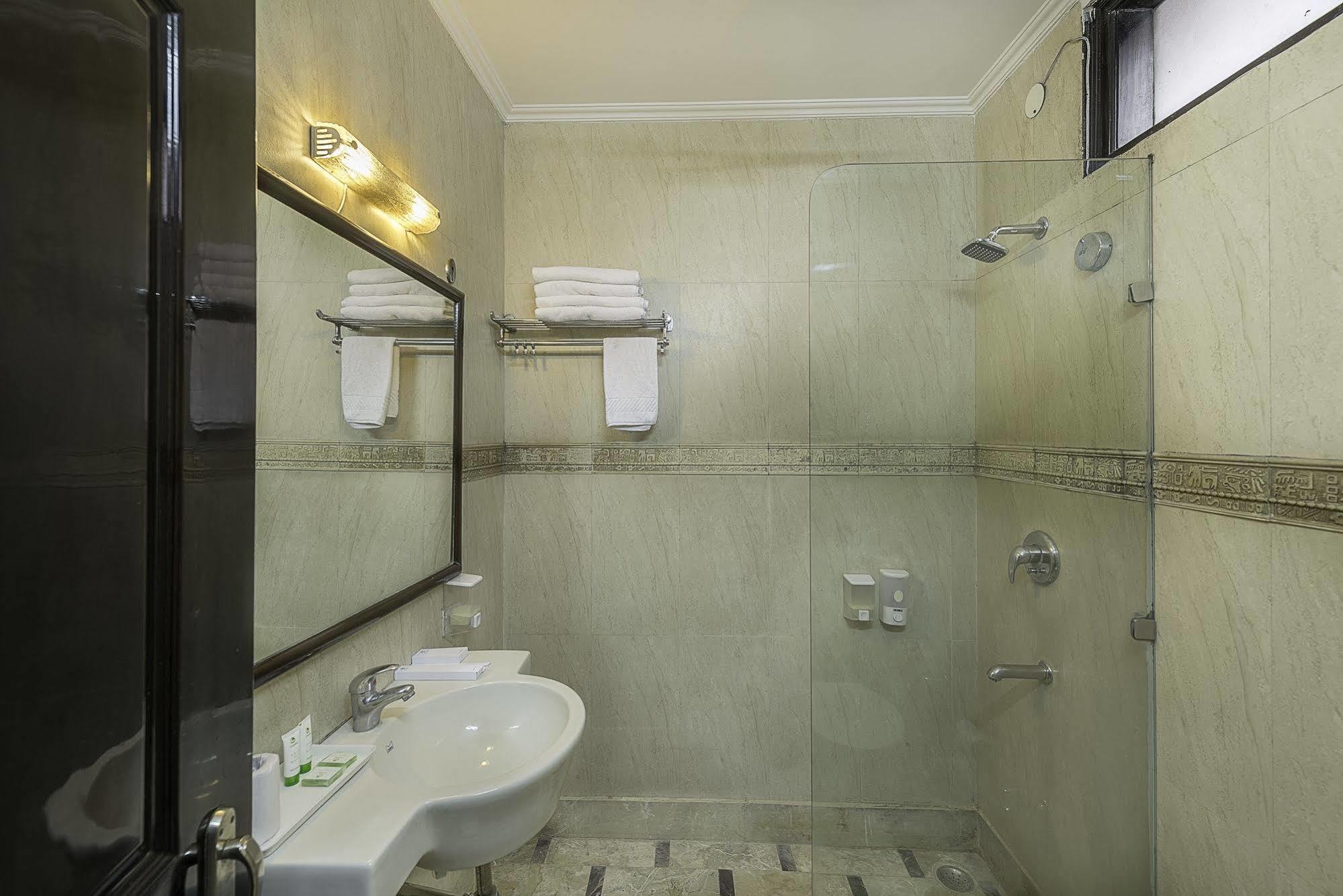 Treebo Trend Singh Sons Karol Bagh Hotel นิวเดลี ภายนอก รูปภาพ