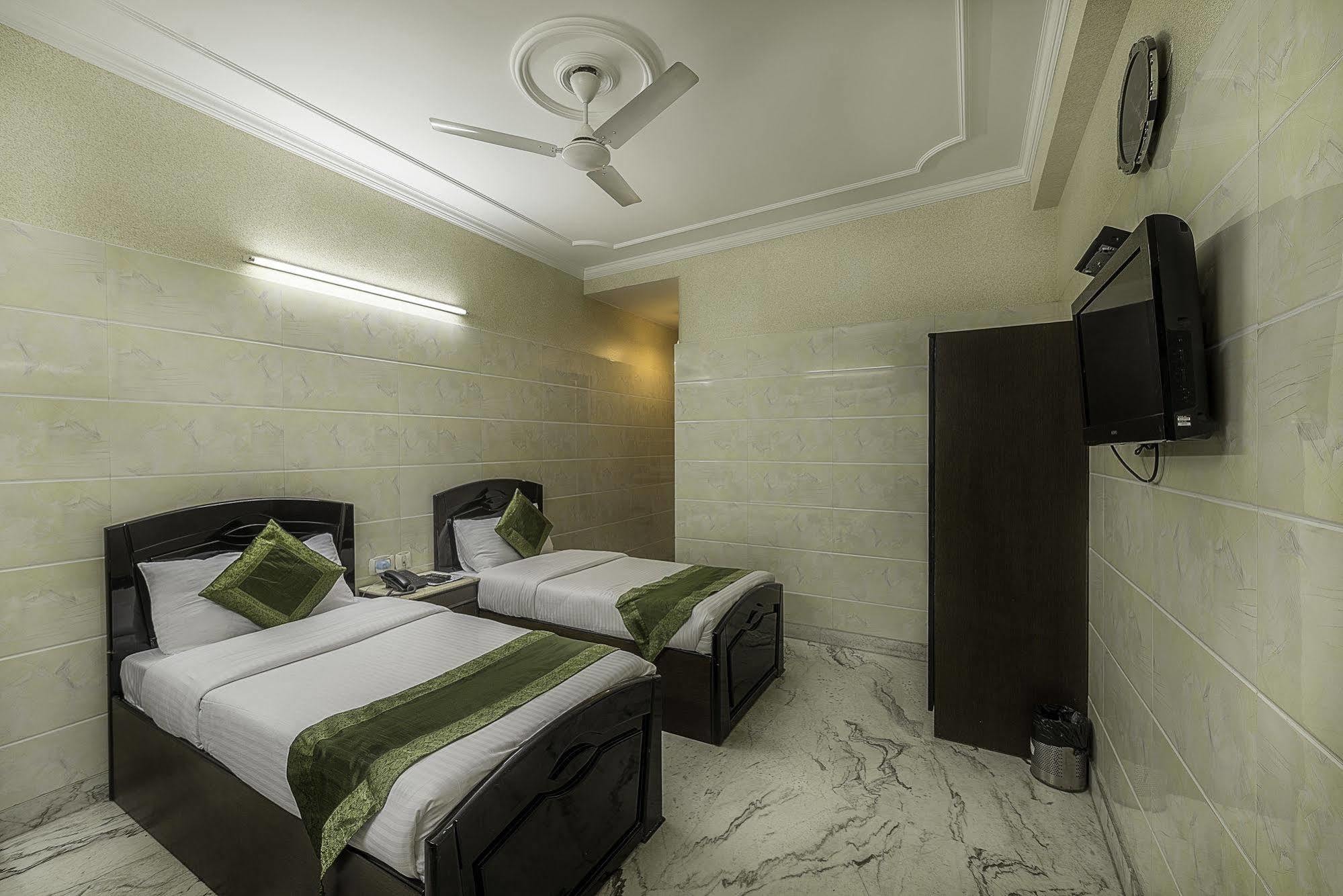 Treebo Trend Singh Sons Karol Bagh Hotel นิวเดลี ภายนอก รูปภาพ