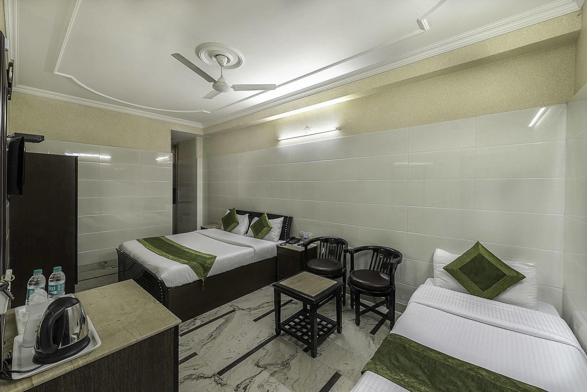 Treebo Trend Singh Sons Karol Bagh Hotel นิวเดลี ภายนอก รูปภาพ