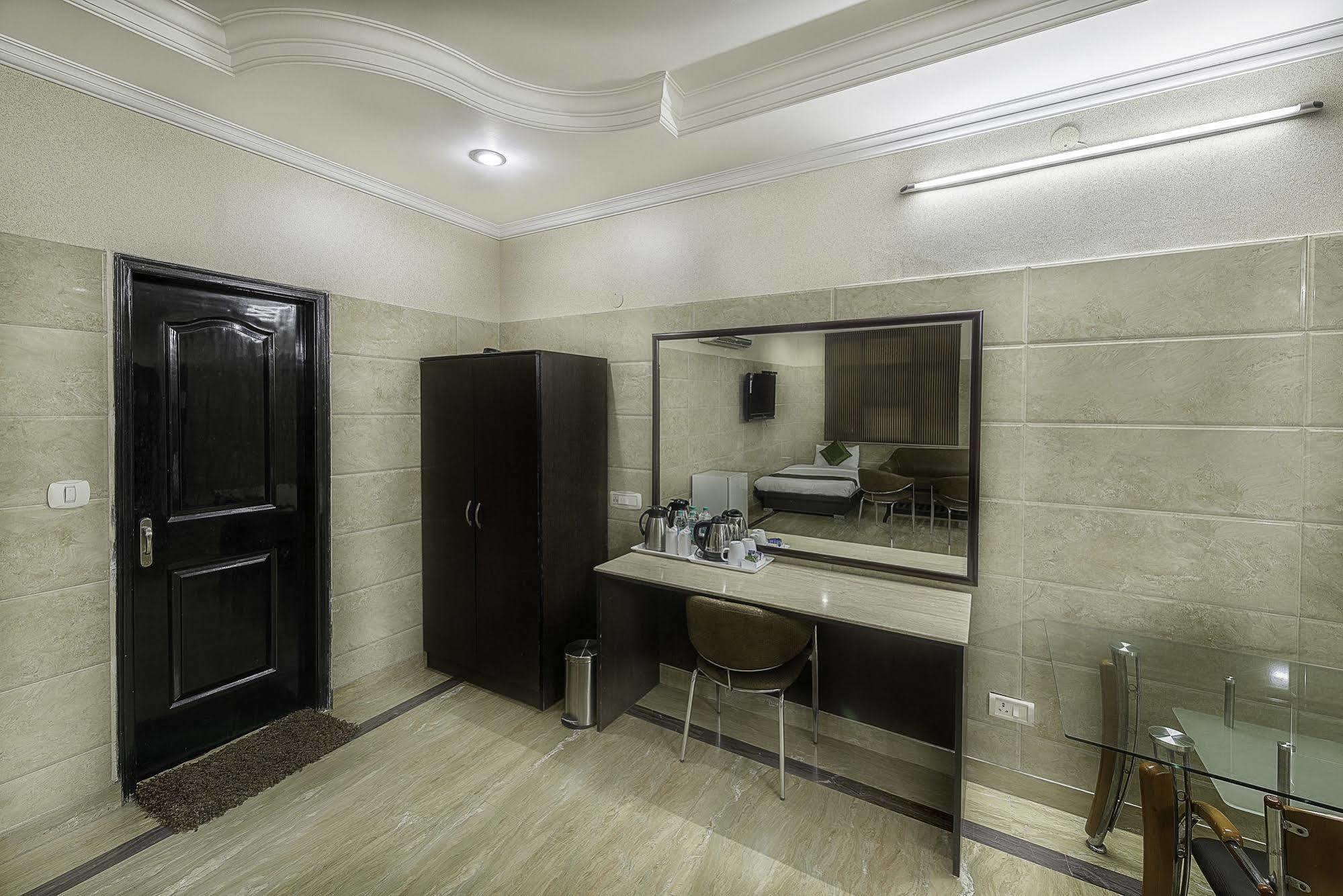Treebo Trend Singh Sons Karol Bagh Hotel นิวเดลี ภายนอก รูปภาพ