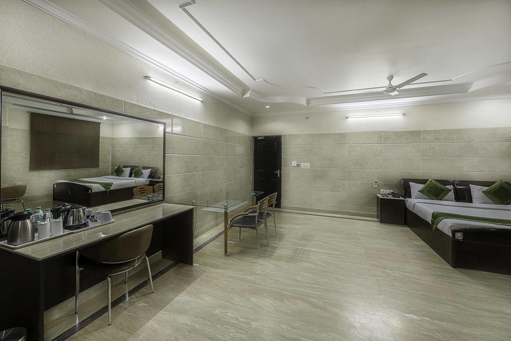 Treebo Trend Singh Sons Karol Bagh Hotel นิวเดลี ภายนอก รูปภาพ
