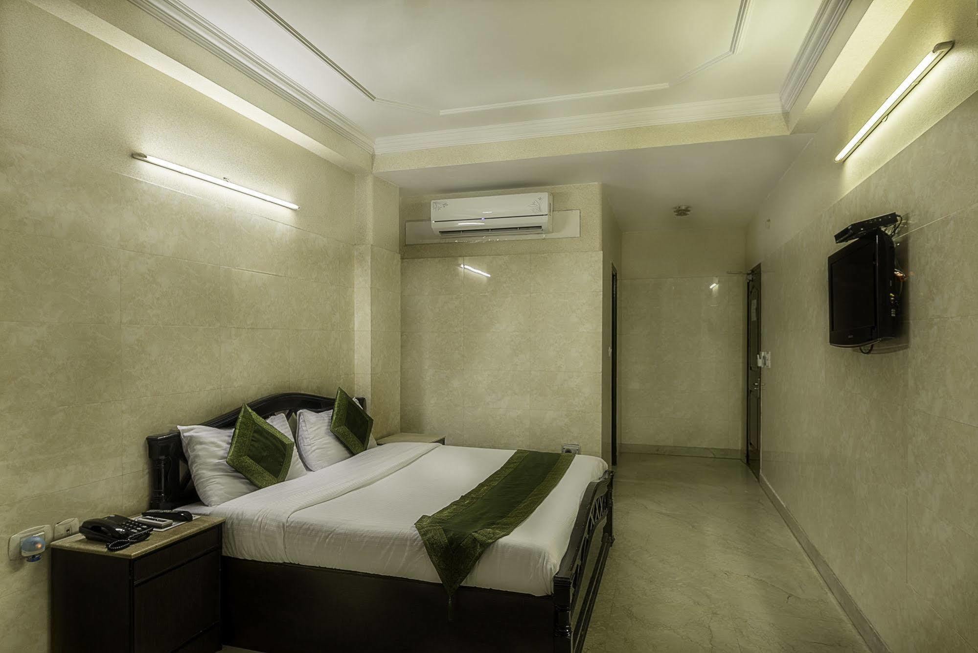 Treebo Trend Singh Sons Karol Bagh Hotel นิวเดลี ภายนอก รูปภาพ