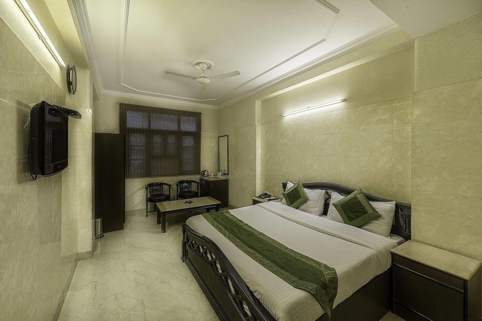 Treebo Trend Singh Sons Karol Bagh Hotel นิวเดลี ภายนอก รูปภาพ