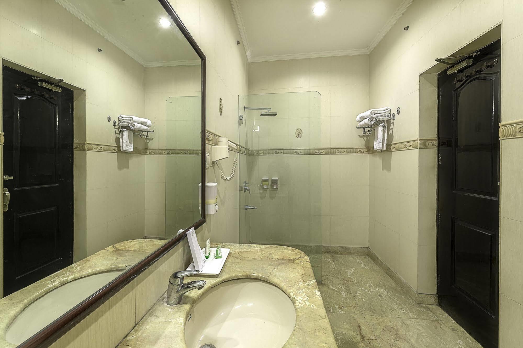 Treebo Trend Singh Sons Karol Bagh Hotel นิวเดลี ภายนอก รูปภาพ